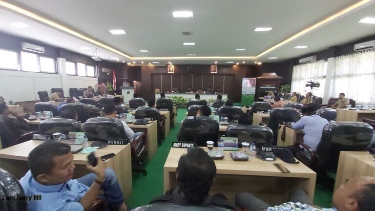 Paripurna dalam rangka penyampaian nota penjelasan Bupati terkait 3 Raperda usulan eksekutif.