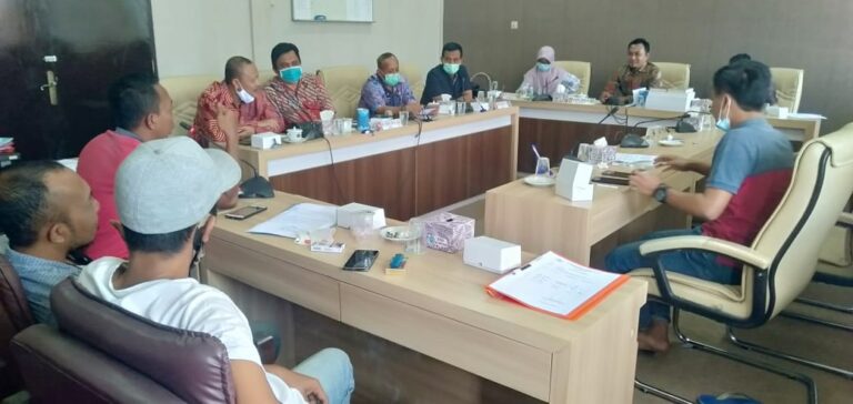 Audiensi Komisi IV dengan dinas pendidikan dan Kebudayaan bersama Front Aksi Massa (FAMAS) tentang Persoalan Pencairan TPP dan TPG