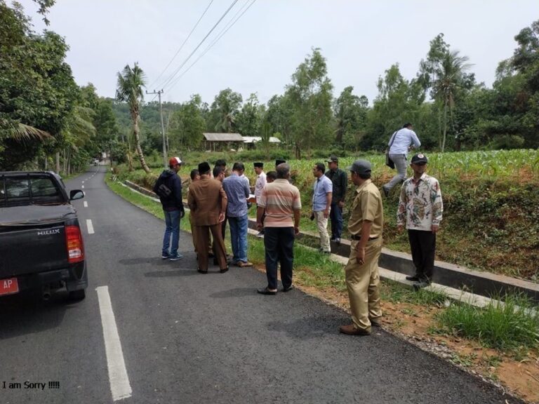 Sidak komisi III bersama Dinas PU.PR Terkait pemeliharaan berkala Jalan kadur – klompang timur,